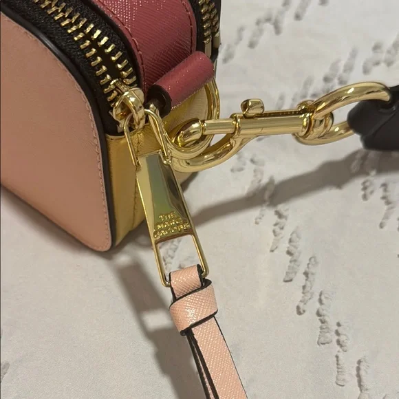 Marc Jacobs Pink and Gold Crossbody Bag with Gold Accents - Picture 7 of 10
